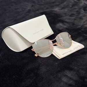 $60 🛍️ Michael Kors Rose Gold Sunglasses with White Case